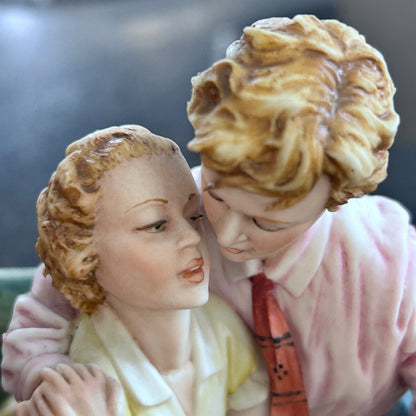 Innamorati su Panchina in Porcellana di Capodimonte