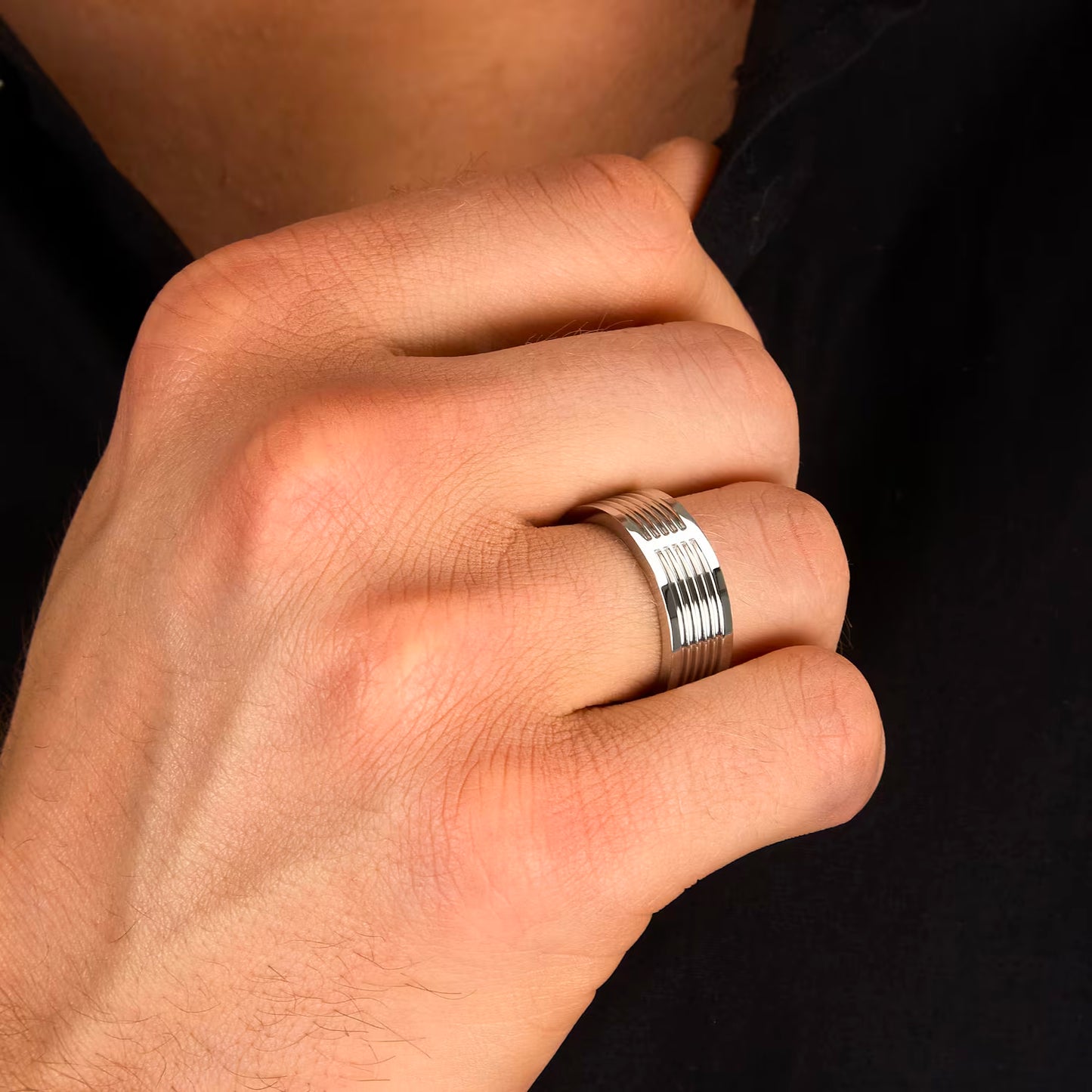 Anello Uomo Trussardi T-Steel TJAXV580 – Fascia in Acciaio Silver Lucido - Trussardi