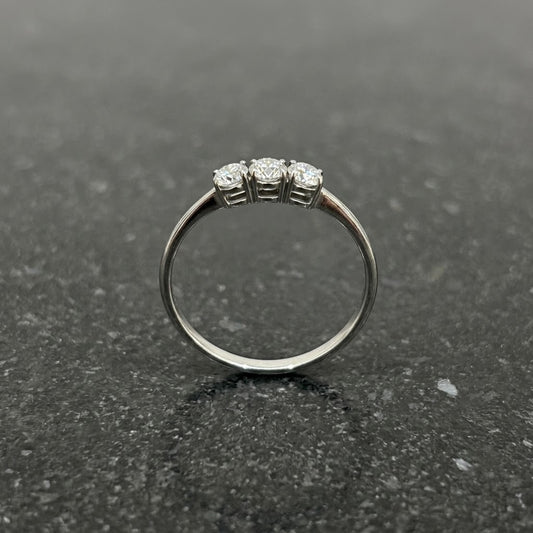 Anello donna trilogy con zirconi in oro bianco 18 carati - Arena Gioielli