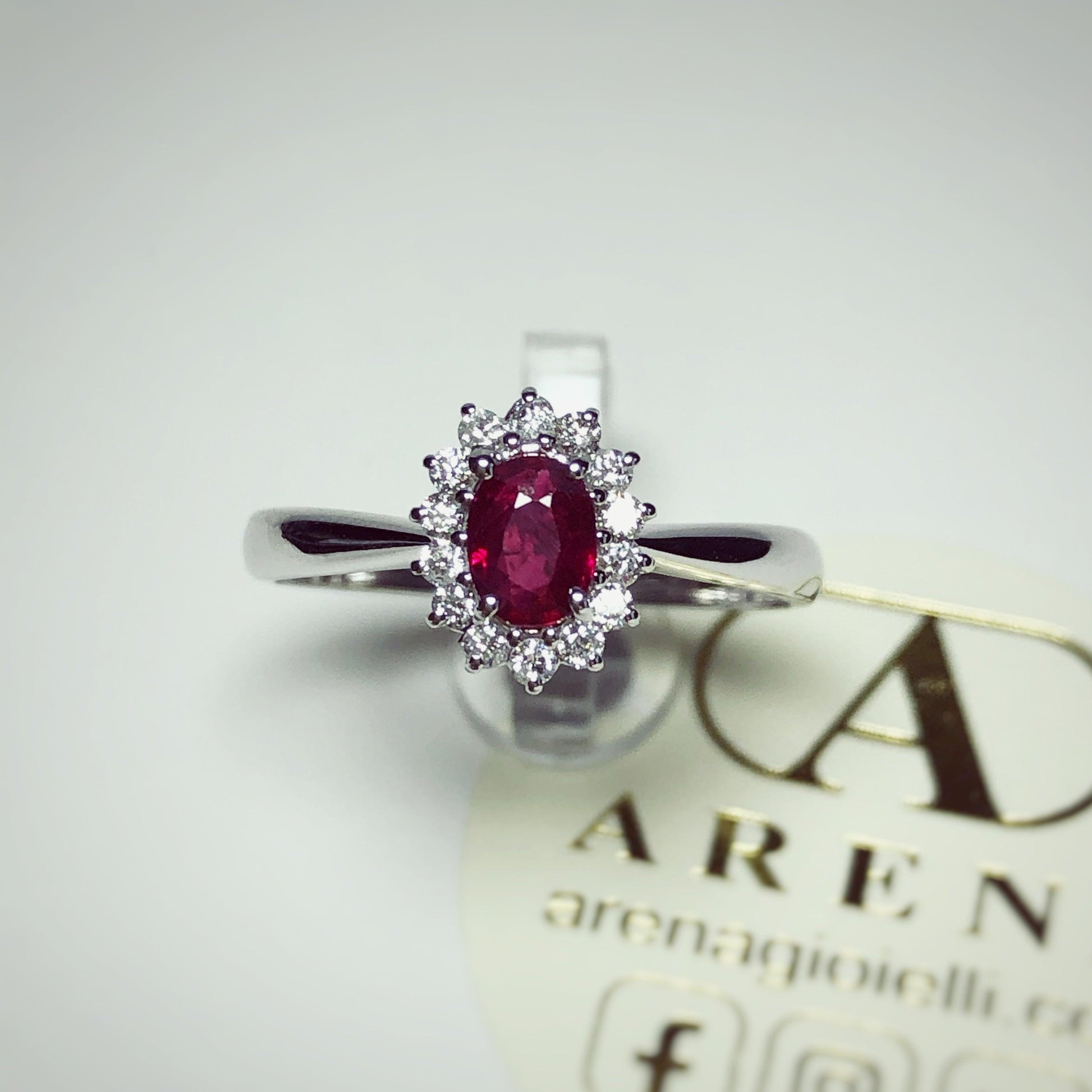 Anello oro e rubino e diamanti naturali - Arena Gioielli - Arena Gioielli